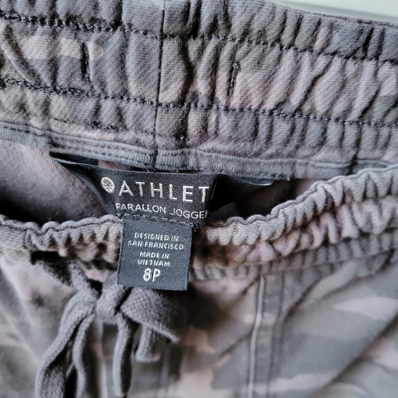 Athleta farallon Camo jogger pants 8P - Picture 9 of 14